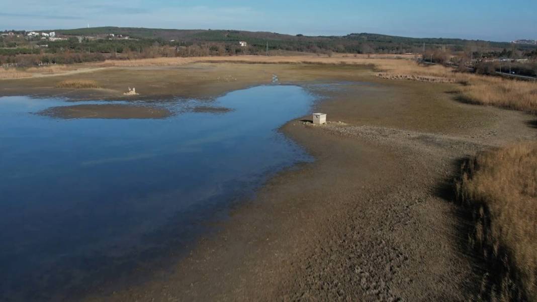 Görenler şaşkına döndü! Önceden tekneler yüzüyordu, şimdi insanlar yürüyor 4
